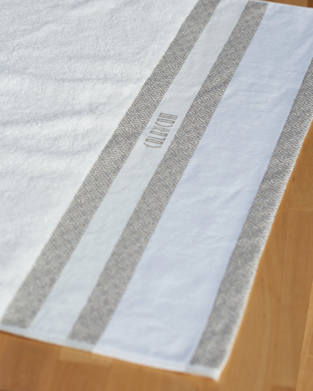 Ivory Bath Towel (SIZE 27"X 53")